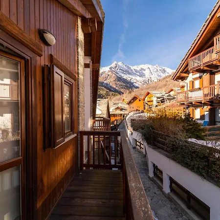 San Giorgio Apt With 2 Balconies & Private Parking * Bardonecchia